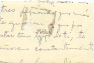 Dedicatoria por detrás de la foto que me enviaron mis tres viejas queridas, estando yo ya en el exilio, lamentablemente la corté en algún momento, parece que para que cupiera en un marquito más pequeño, sin fijarme o no dándole tanto valor –así es la inconciencia juvenil– a lo escrito: "Son las tres personas que más te quieren y que por estar tan lejos de ti te añoran constantemente..." No recuerdo que más decía.  Año: 1962. Yo estaba ya en Miami