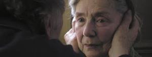 Emmanuelle Riva interpreta a Anne en la película Amour. El filme, de Michael Haneke, ganó el primer premio del festival de Cannes. Trata, en pocas palabras, del amor en la vejez. El coprotagonista es Jean-Louis Trintignant. 